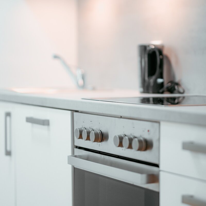 Kitchen with a stove, dishwasher, and coffee machine | © All rights reserved