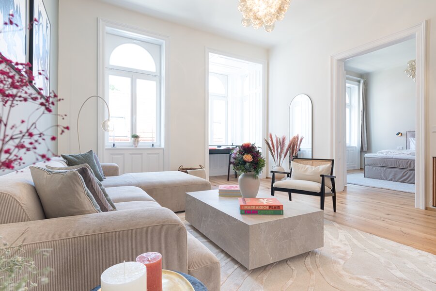 Sunlit living room of a 4-room apartment – temporary housing & short-term rental for 1 to 6 months in Vienna