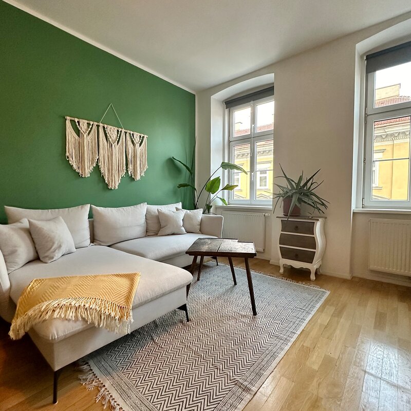 Lichtdurchflutetes Wohnzimmer