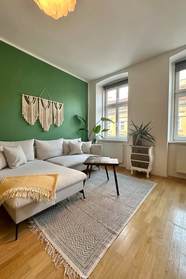 Lichtdurchflutetes Wohnzimmer