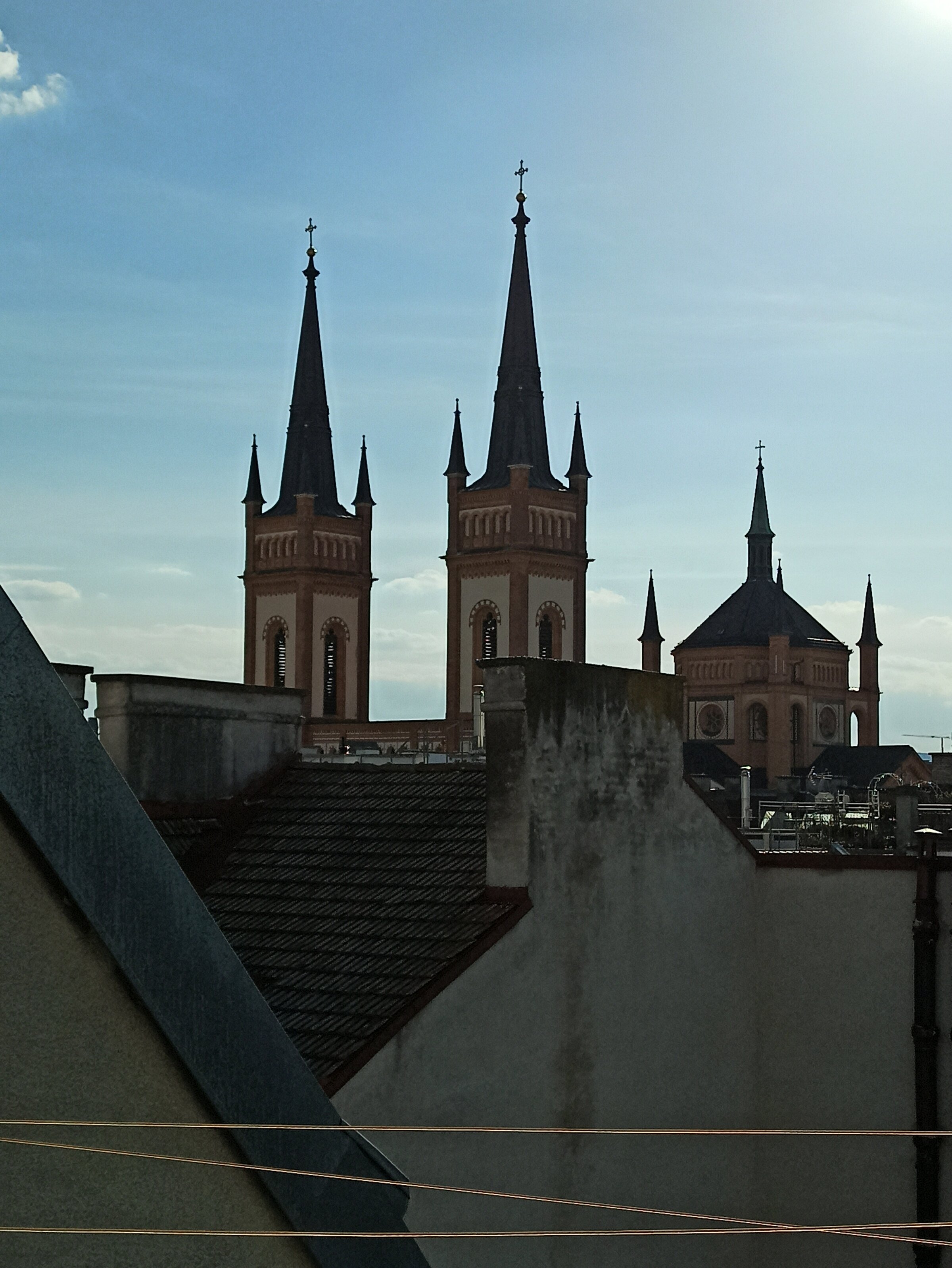 The roof terrace of the maisonette offers a fantastic view over the surroundings; view of the Lerchenfelder church | © G. Blaschitz