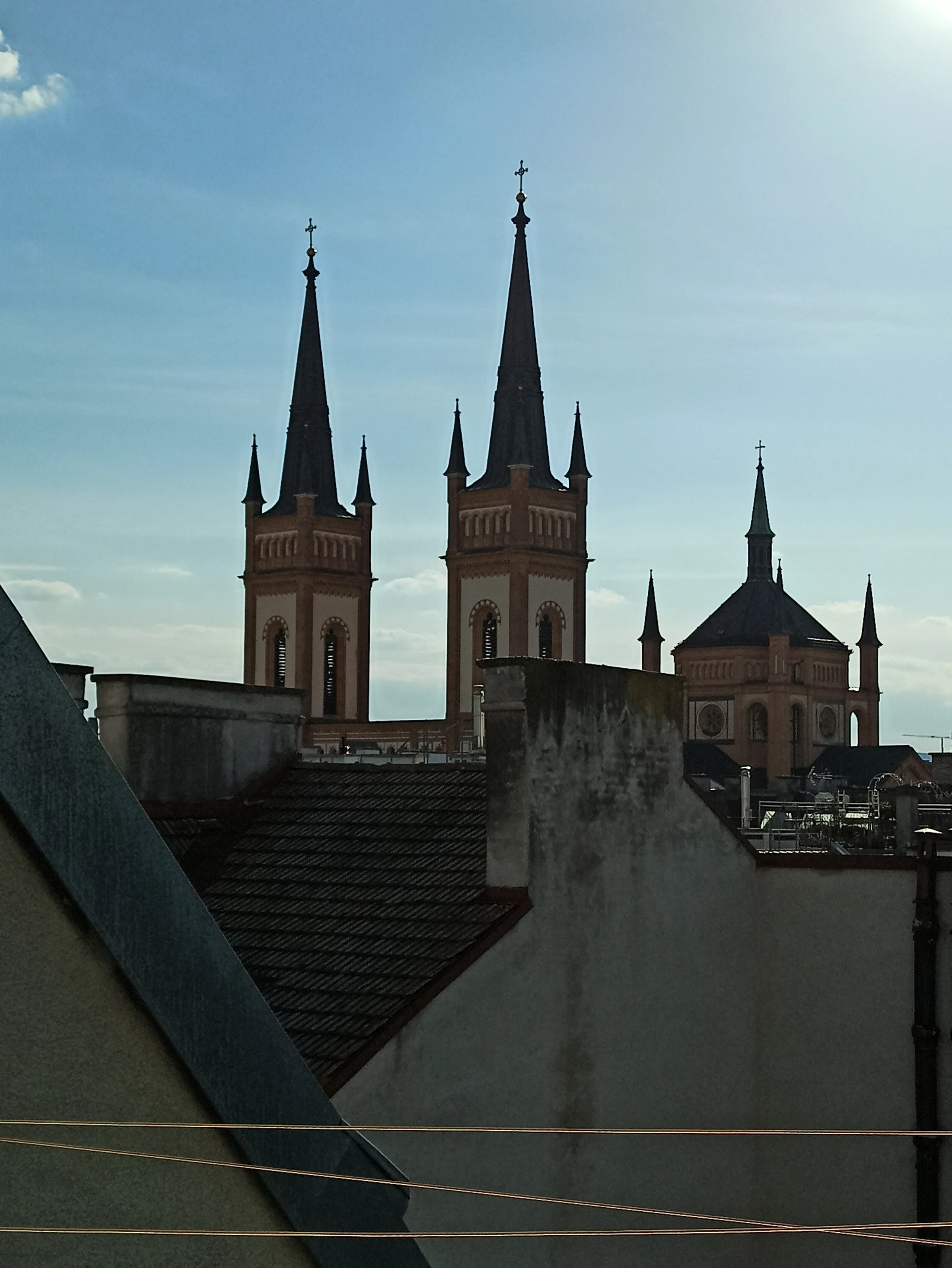Die Dachterrasse der Maisonette bietet eine traumhafte Aussicht über die Umgebung; Blick auf die Lerchenfelder Kirche | © G. Blaschitz