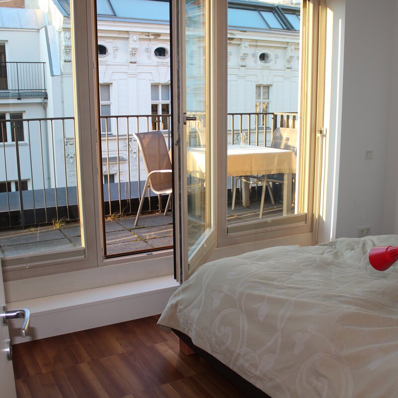 Doppelbett (200cmx200cm), Blick zur Terrasse