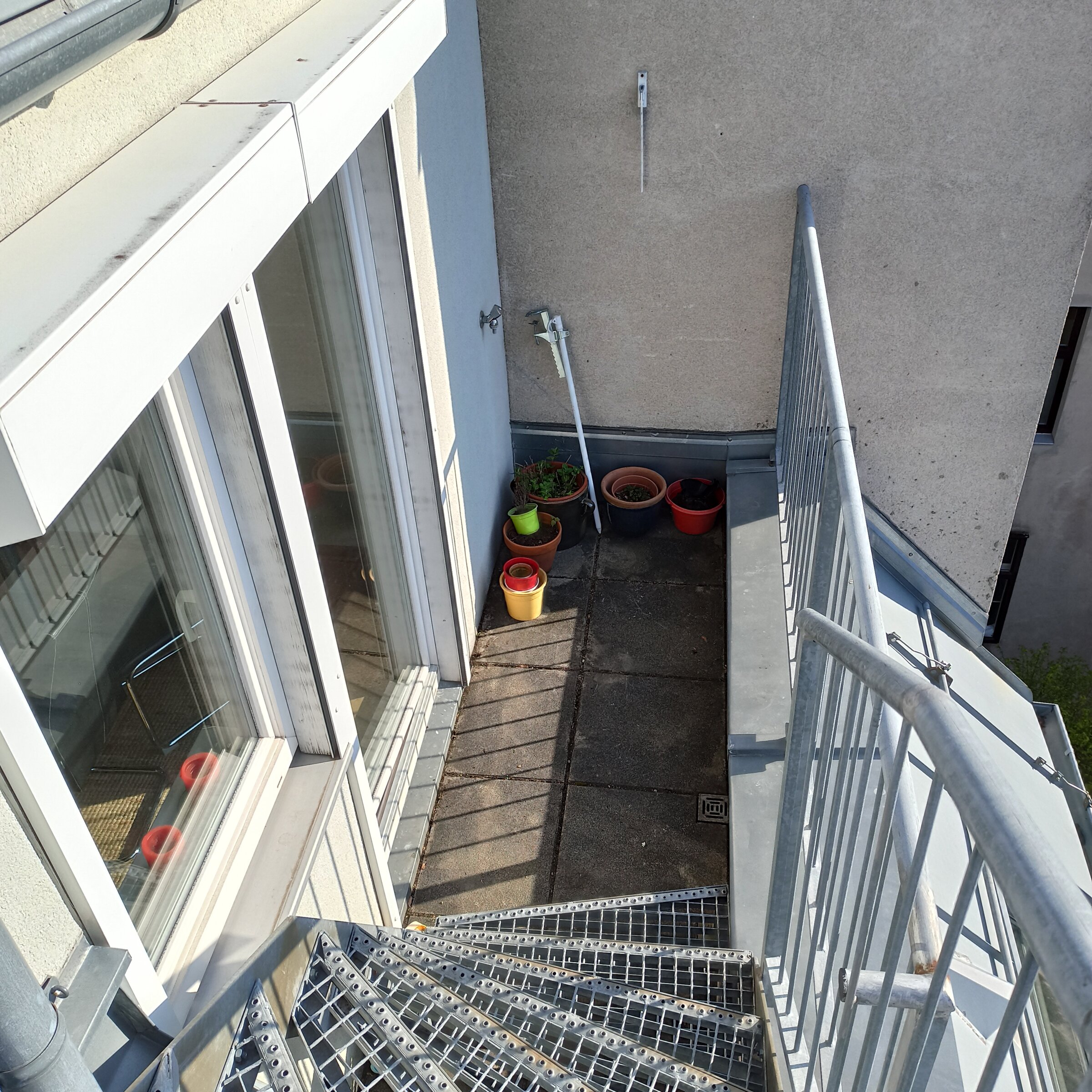 Balkon und Treppe zur Terasse