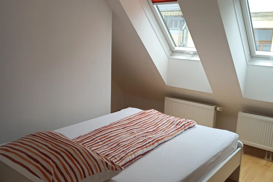 2. Schlafzimmer zur Tigergasse