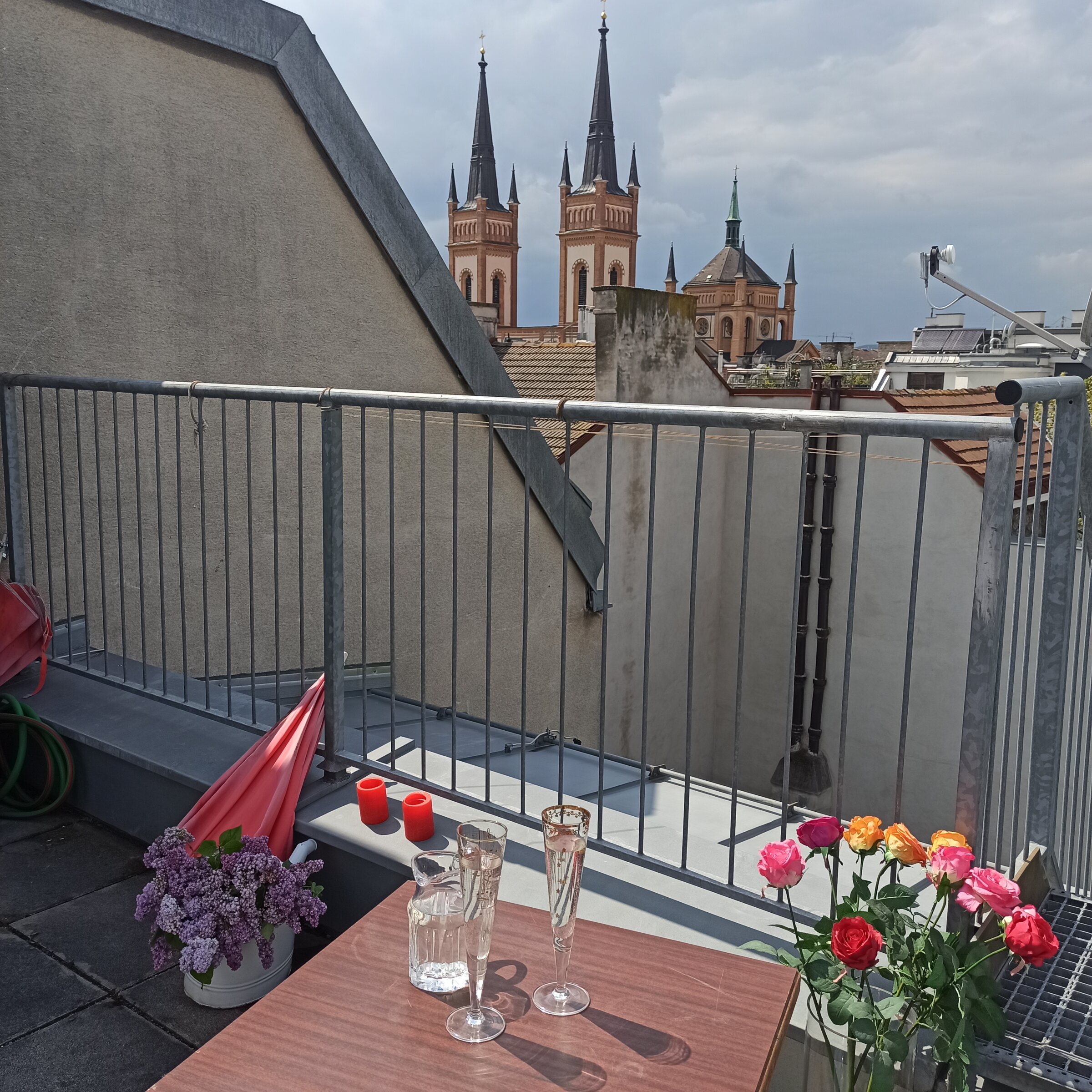 Dachterrasse mit Kirchenblick: 3-Zimmer Wohnung zur Kurzzeitmiete, Wohnen auf Zeit für 1 bis 6 Monate in Wien