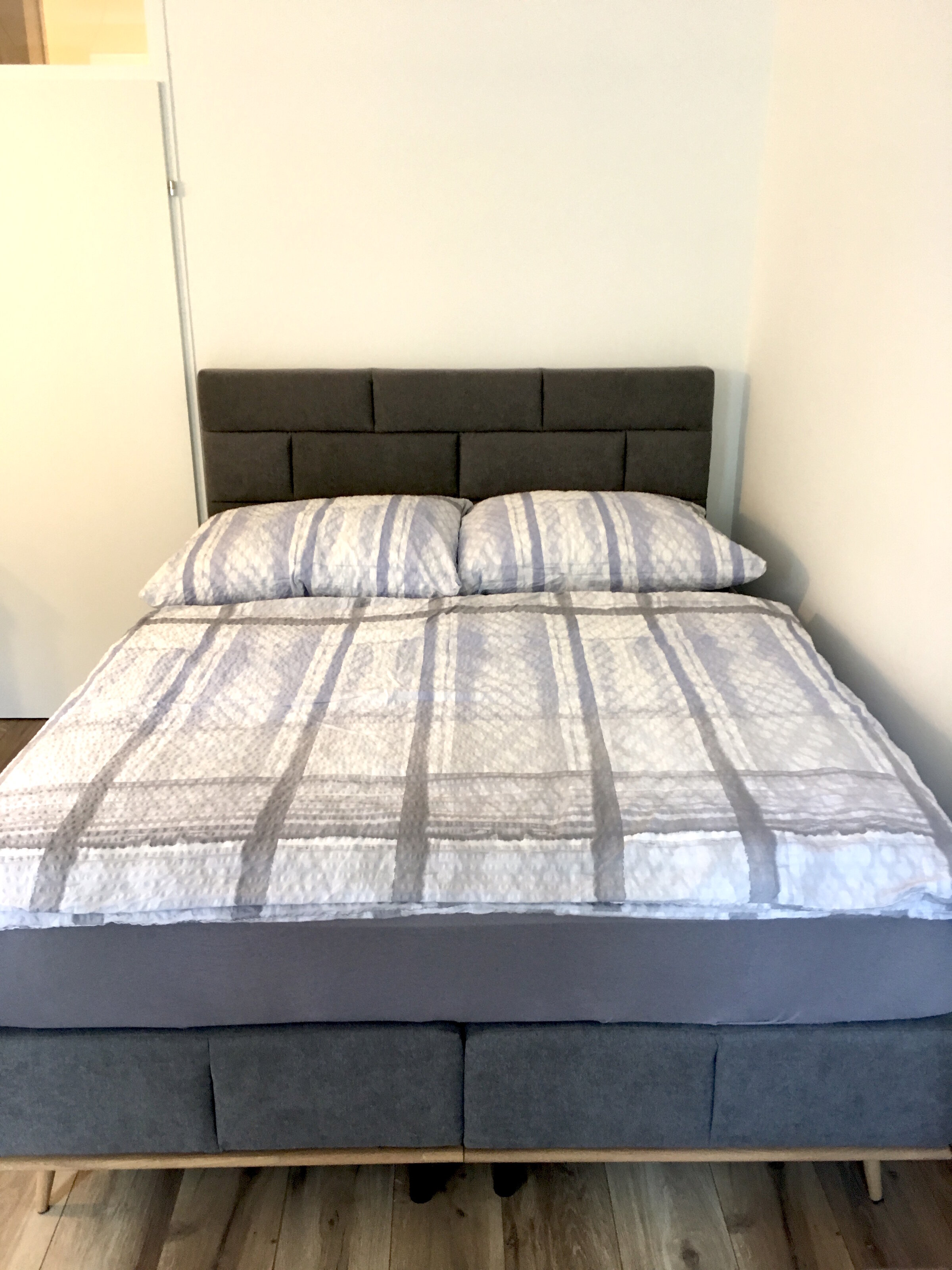 Box spring bed