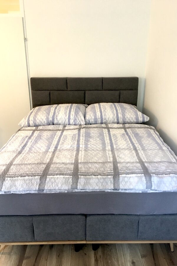 Box spring bed