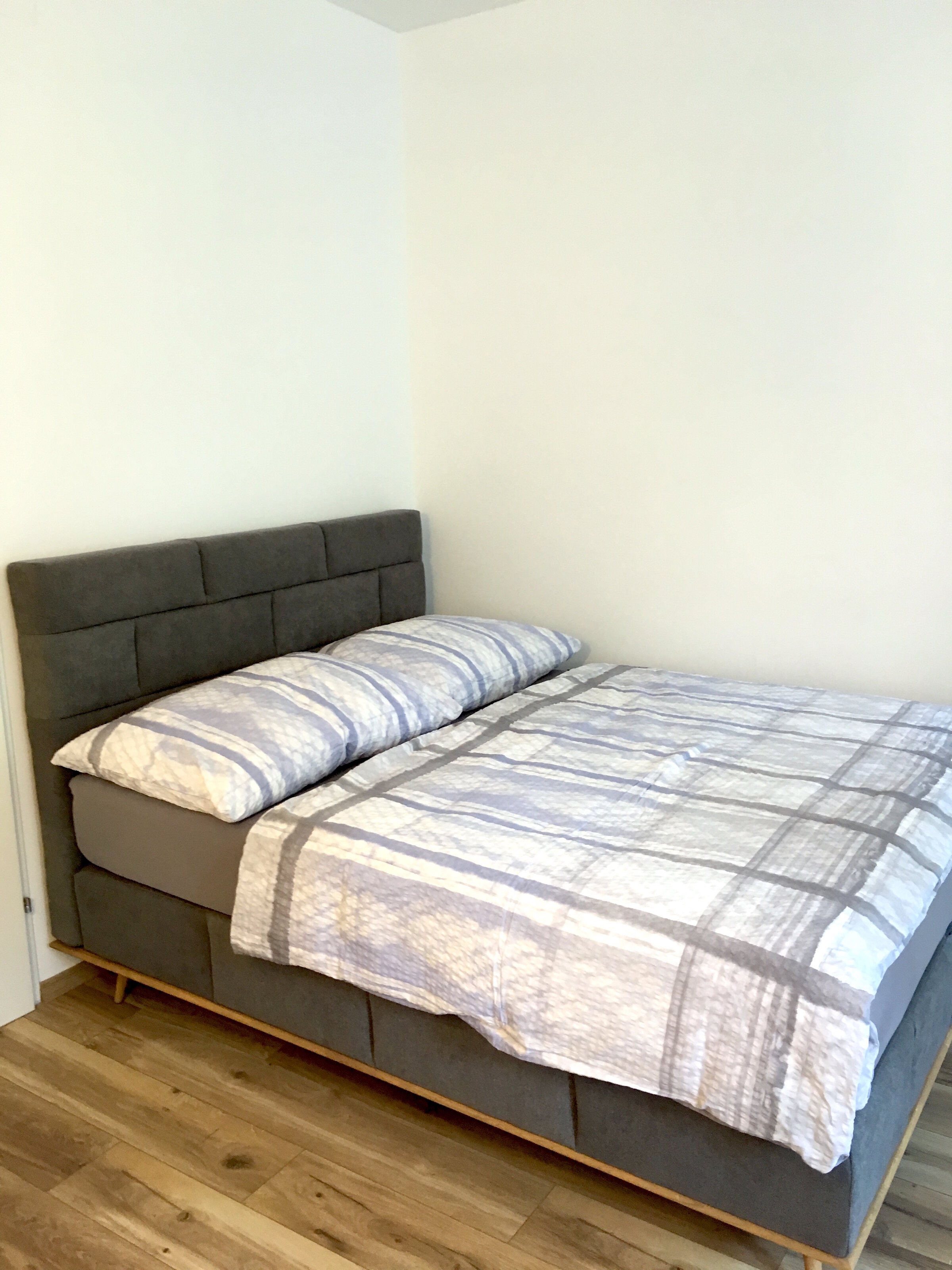 Box spring bed