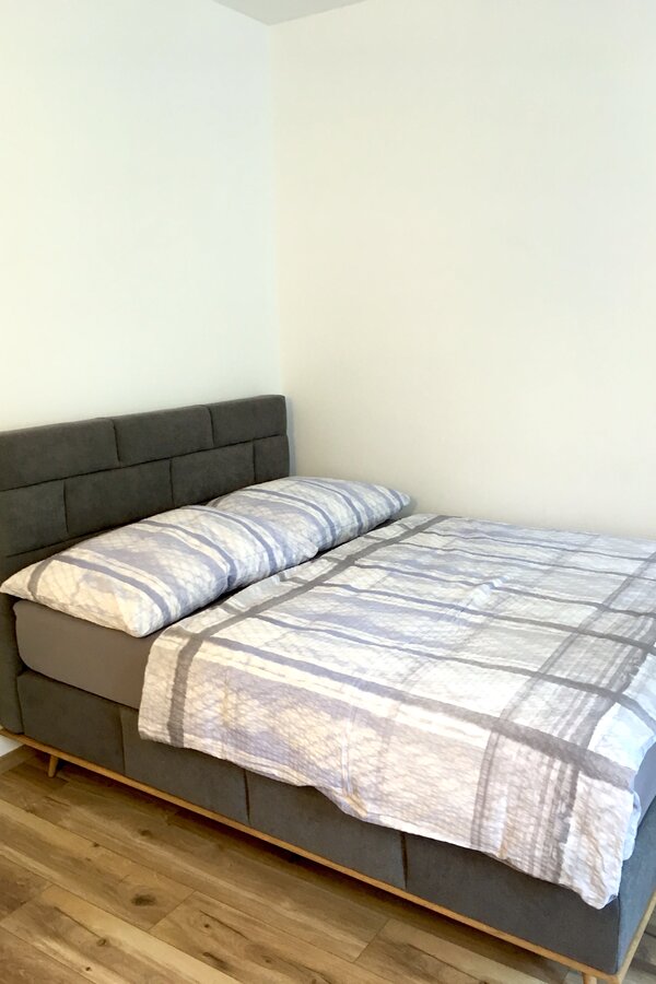 Box spring bed