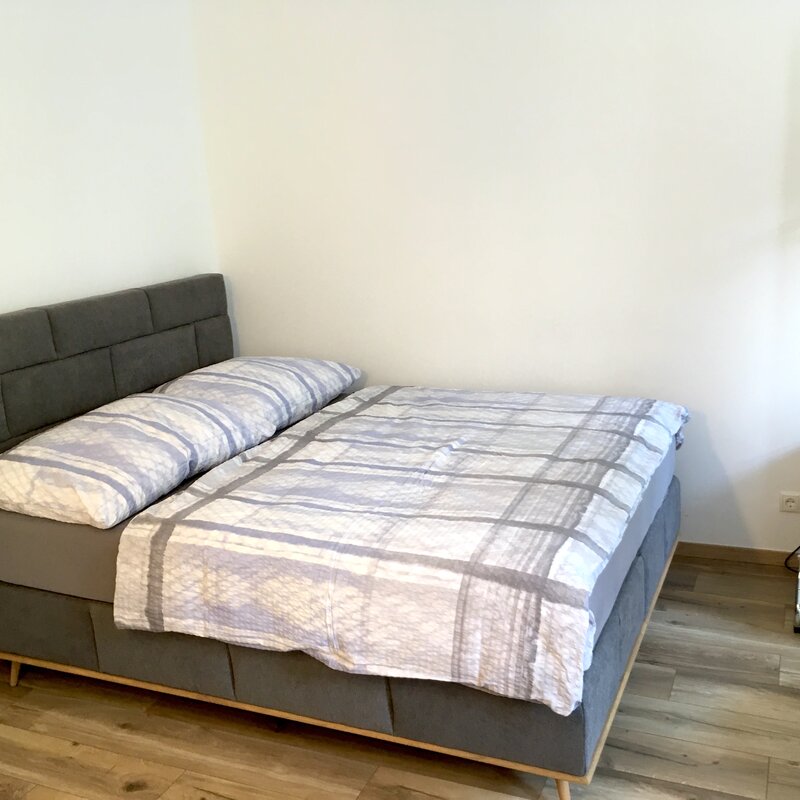 Box spring bed