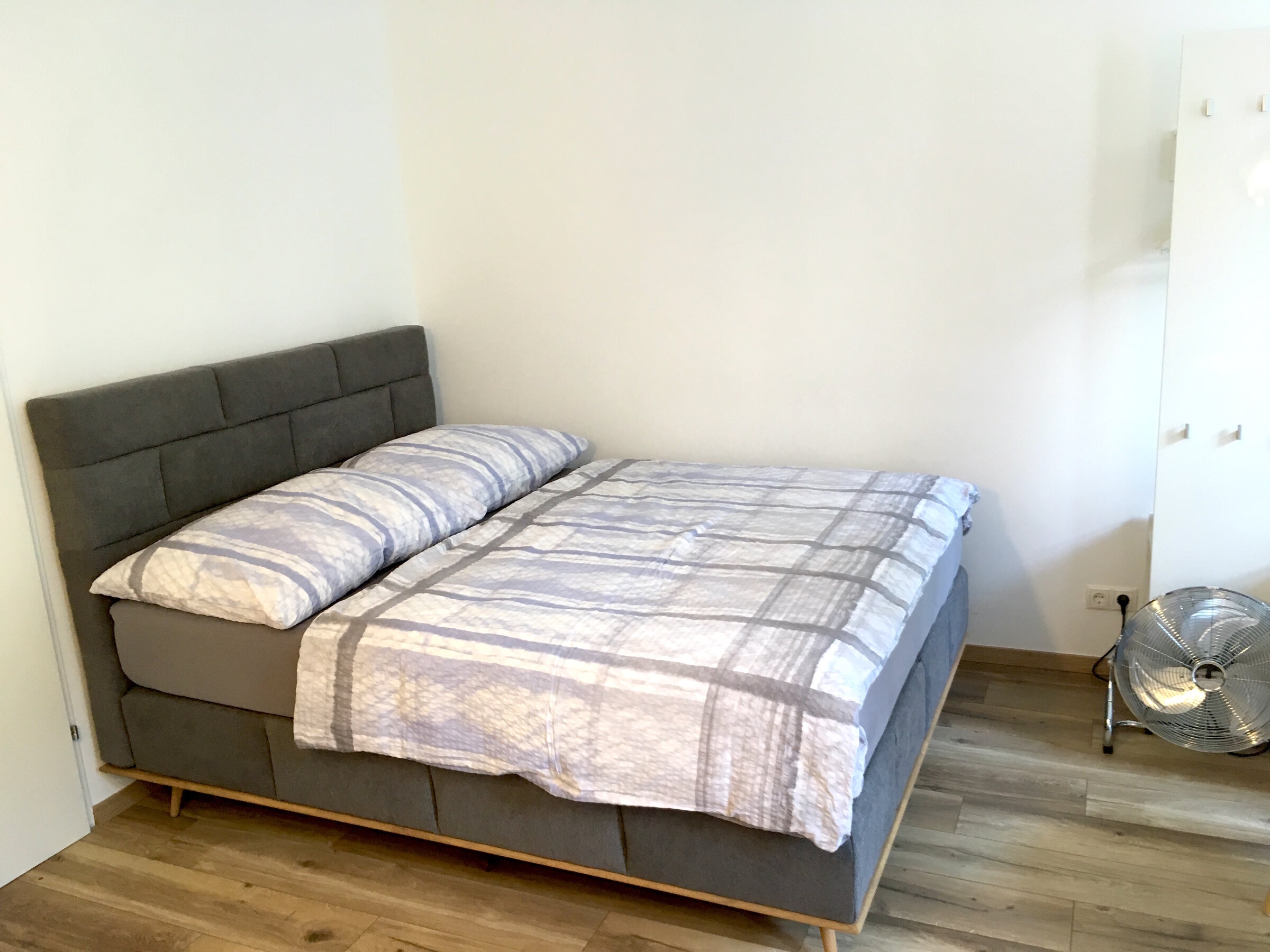 Box spring bed