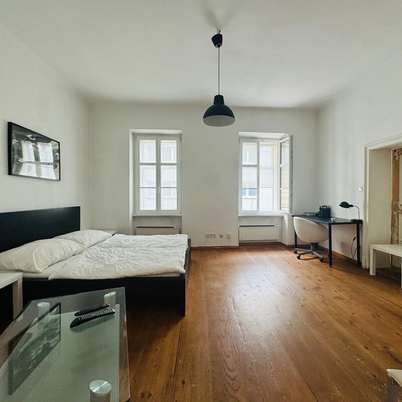 Wohnbereich mit Doppelbett