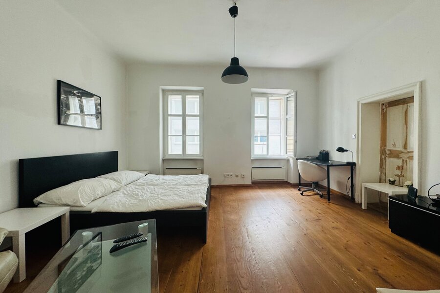 Wohnbereich mit Doppelbett