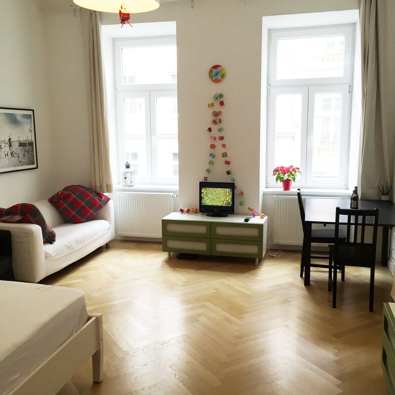Helles 1-Zimmer Apartment mit Parkettboden & Naturlicht – Kurzzeitmiete Wien, Wohnen auf Zeit für 1 bis 6 Monate