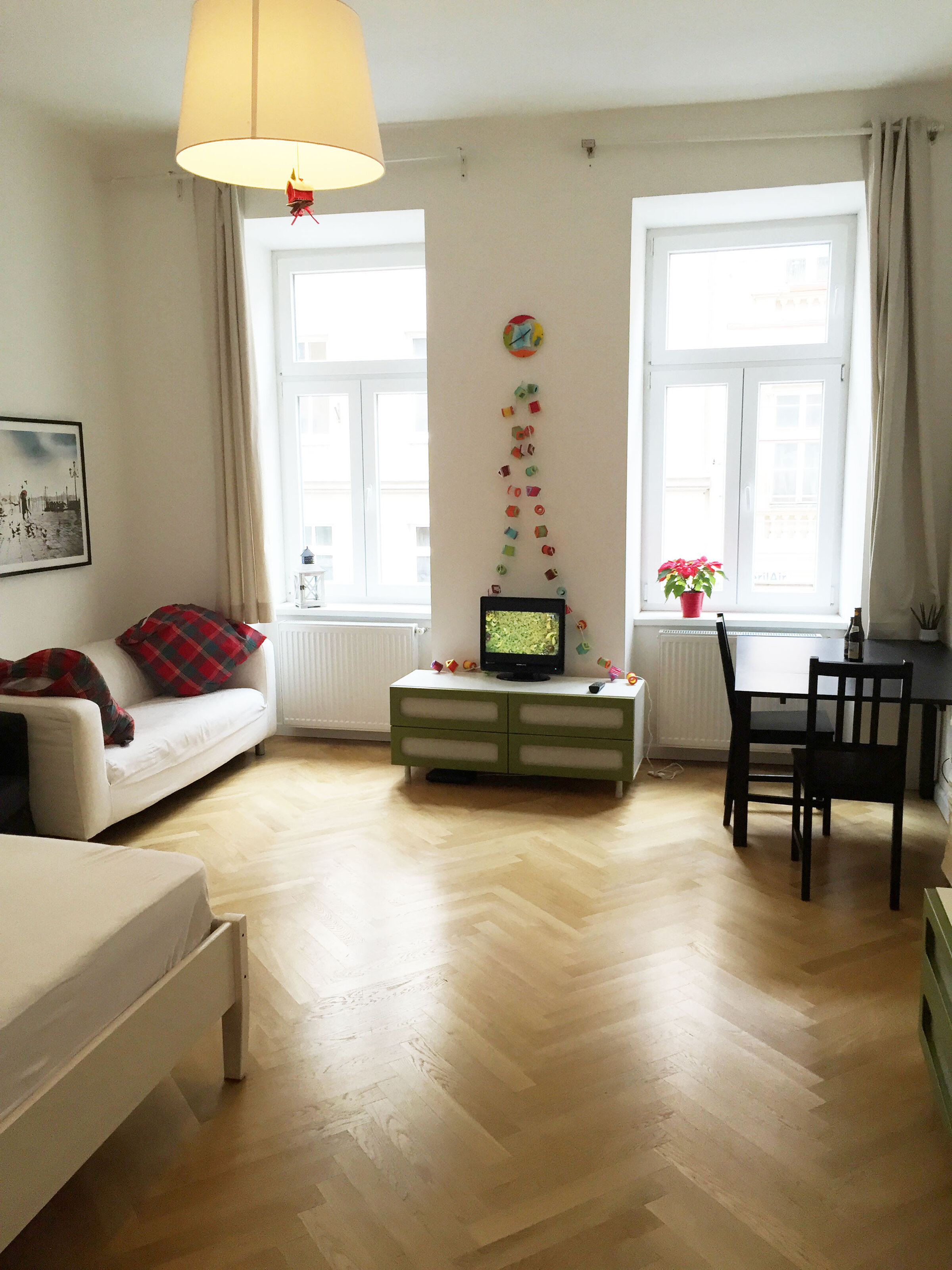 Helles 1-Zimmer Apartment mit Parkettboden & Naturlicht – Kurzzeitmiete Wien, Wohnen auf Zeit für 1 bis 6 Monate