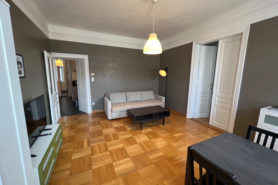 Helles Wohnzimmer mit Parkettboden – 2-Zimmer Wohnung zur Kurzzeitmiete, Wohnen auf Zeit für 1 bis 6 Monate in Wien