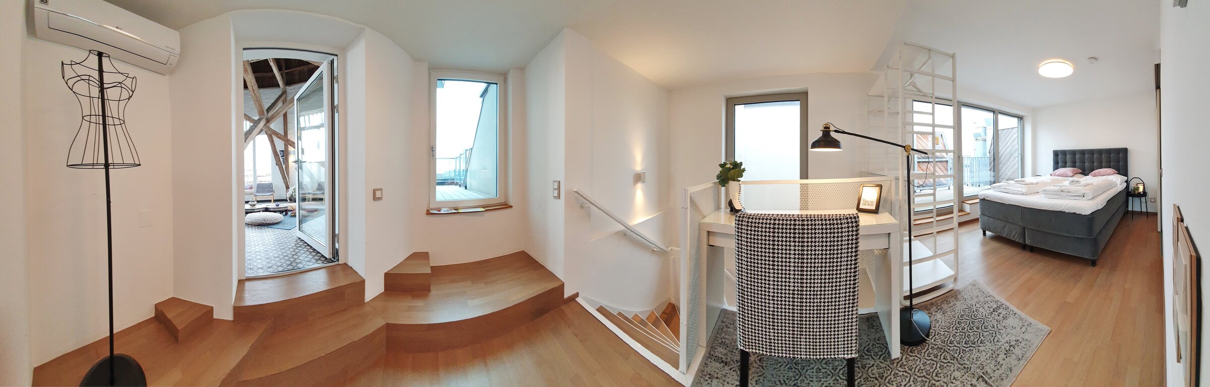 Schlafzimmer mit Terrasse und Wintergarten