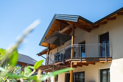 Modernes Haus mit Balkon & Terrasse – 3-Zimmer Wohnung zur Kurzzeitmiete in Koppl, Wohnen auf Zeit 1–6 Monate
