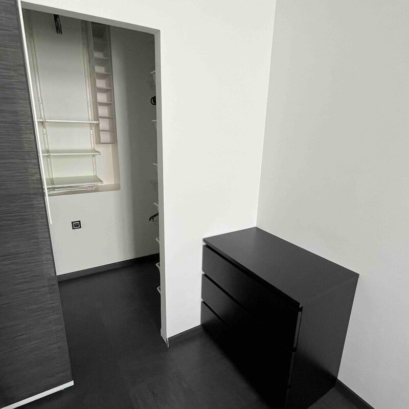 Begehbarer Kleiderschrank in Schlafzimmer 1