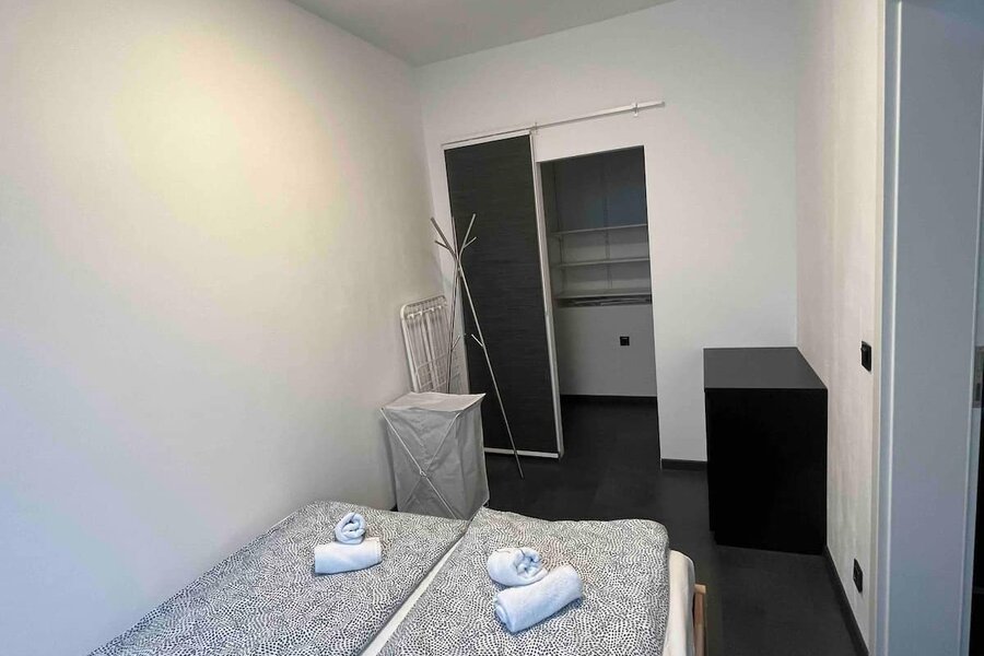 Schlafzimmer 1
