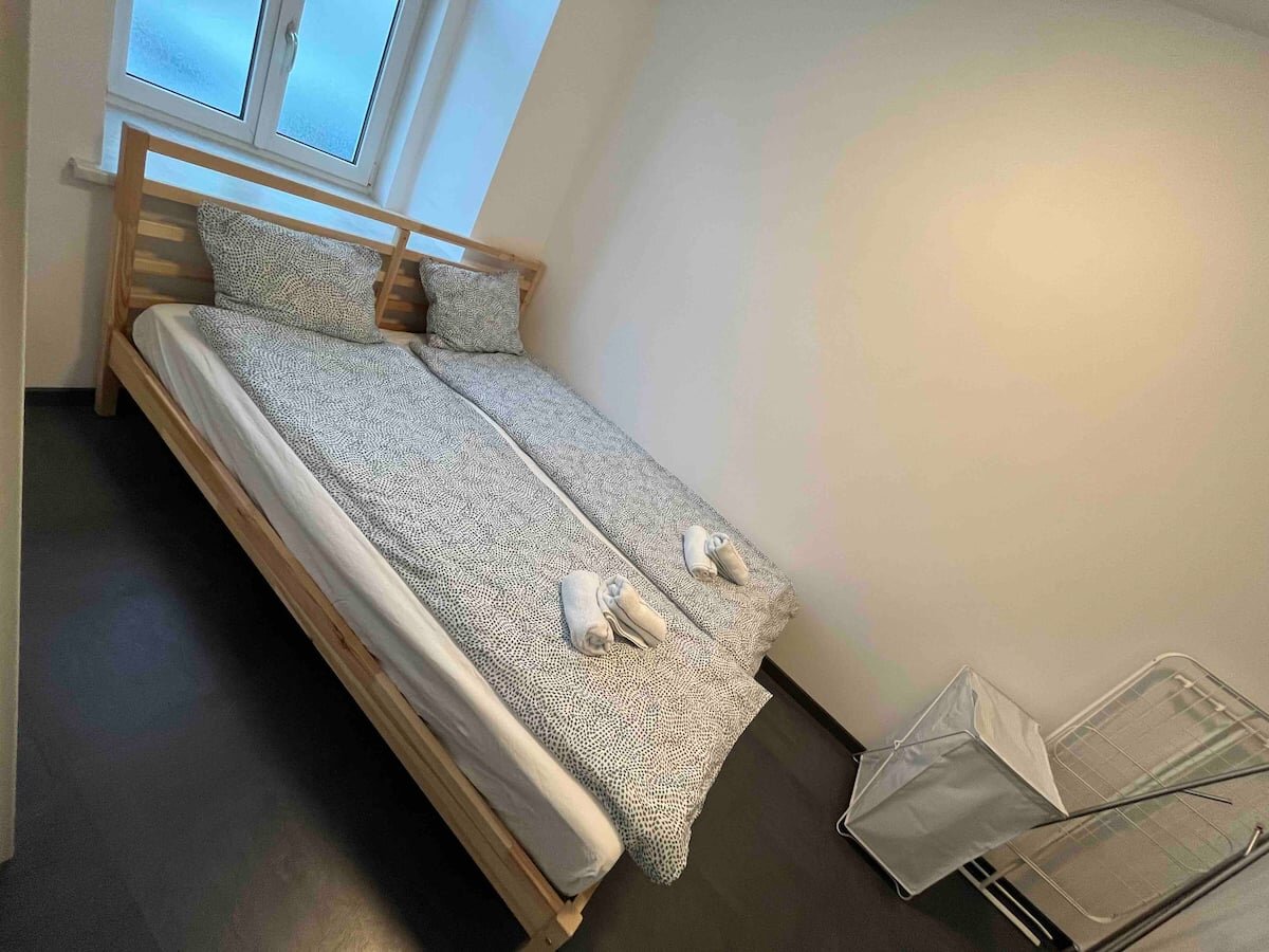 Schlafzimmer 1