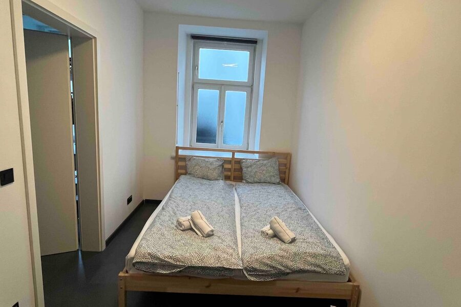 Schlafzimmer 1