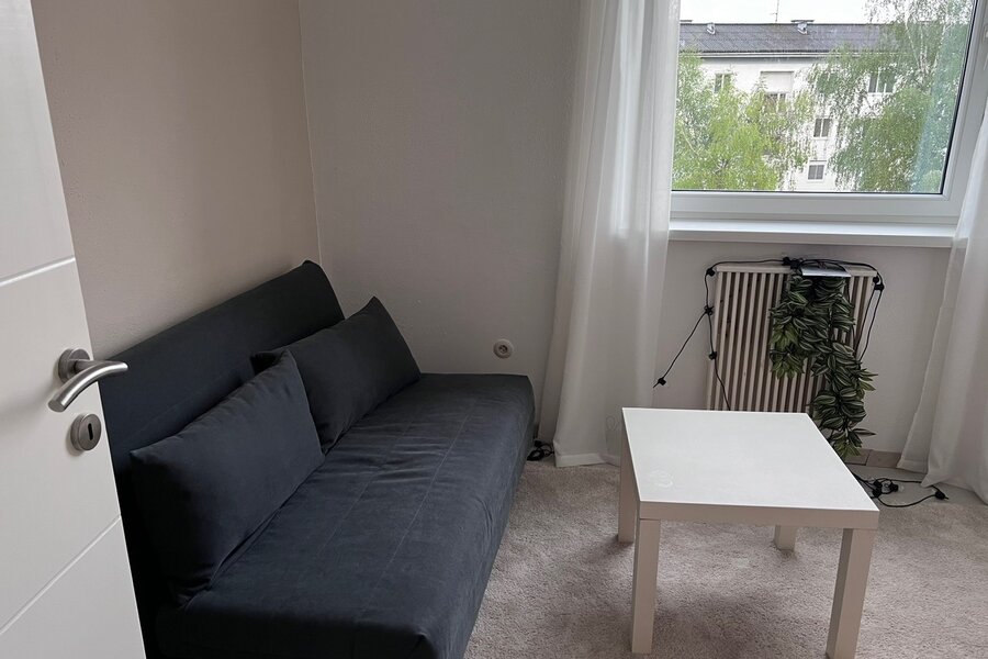 Small bedroom or lounge