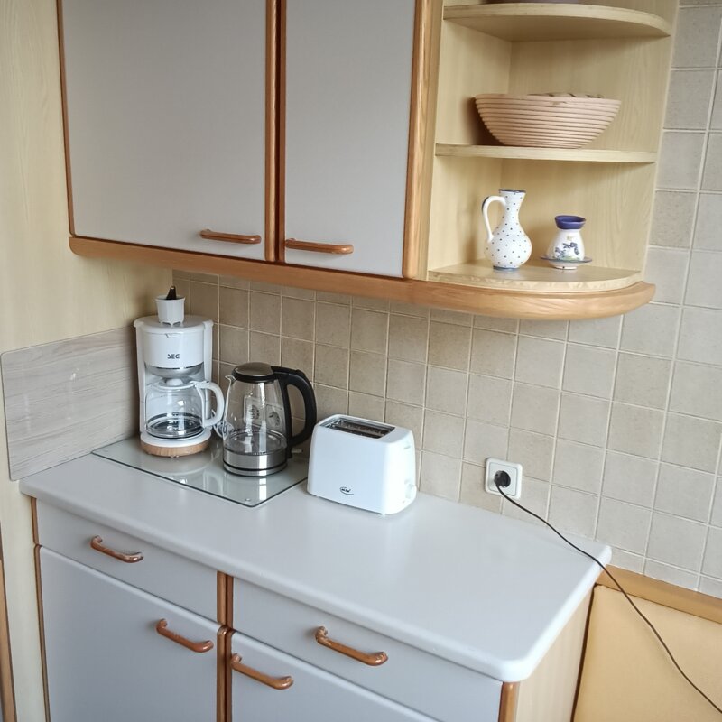 Voll ausgestattete Küche 