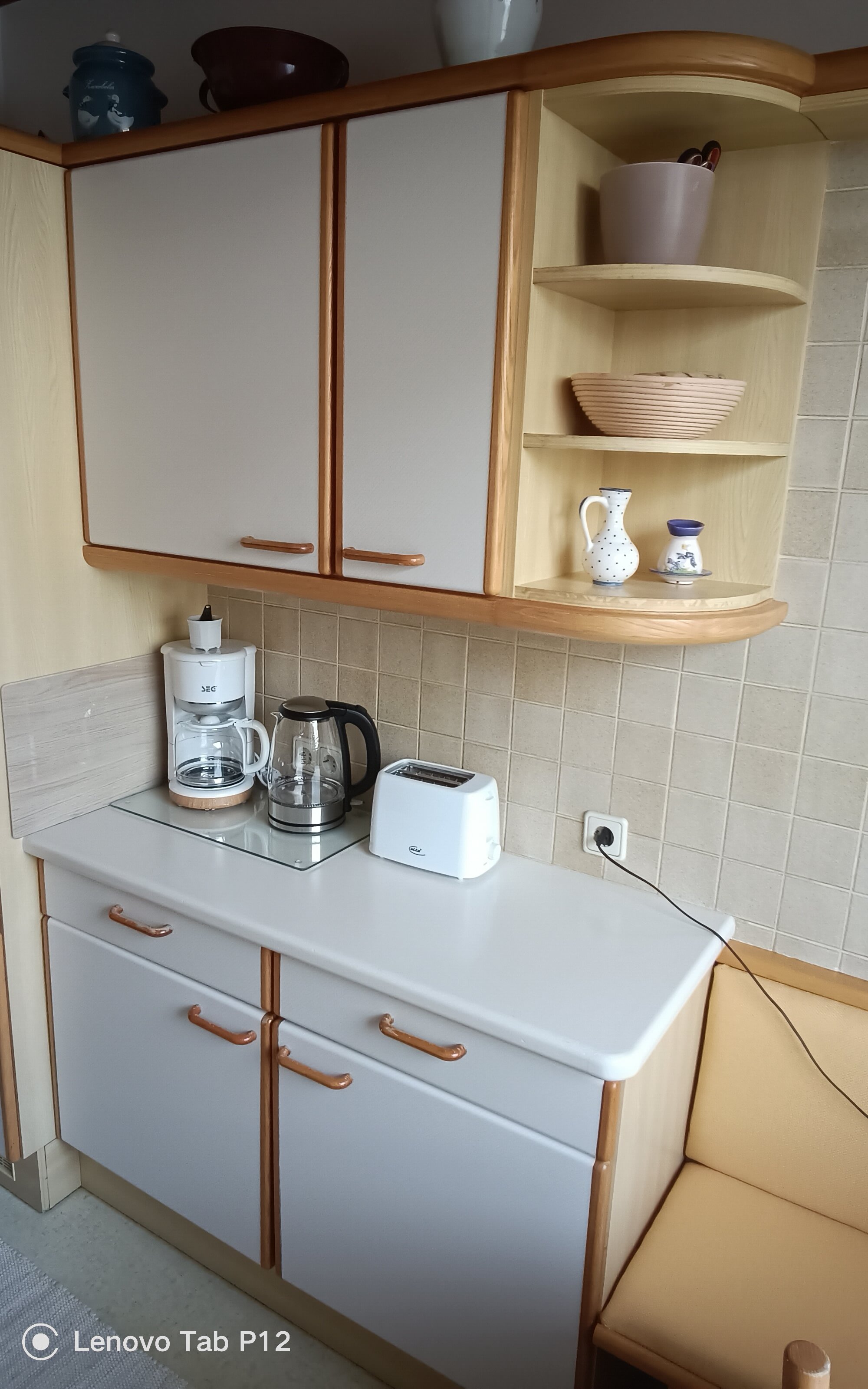 Voll ausgestattete Küche 