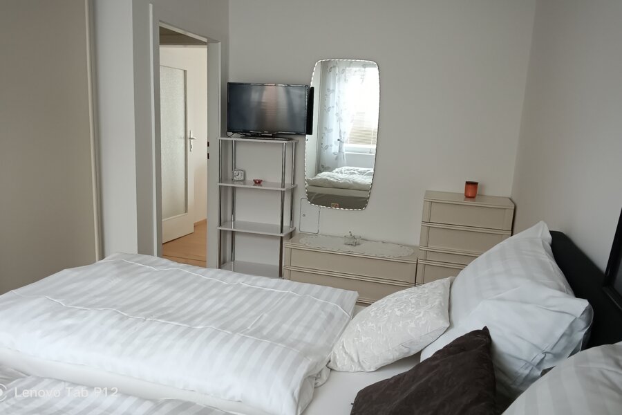 Schlafzimmer mit Fernseher 