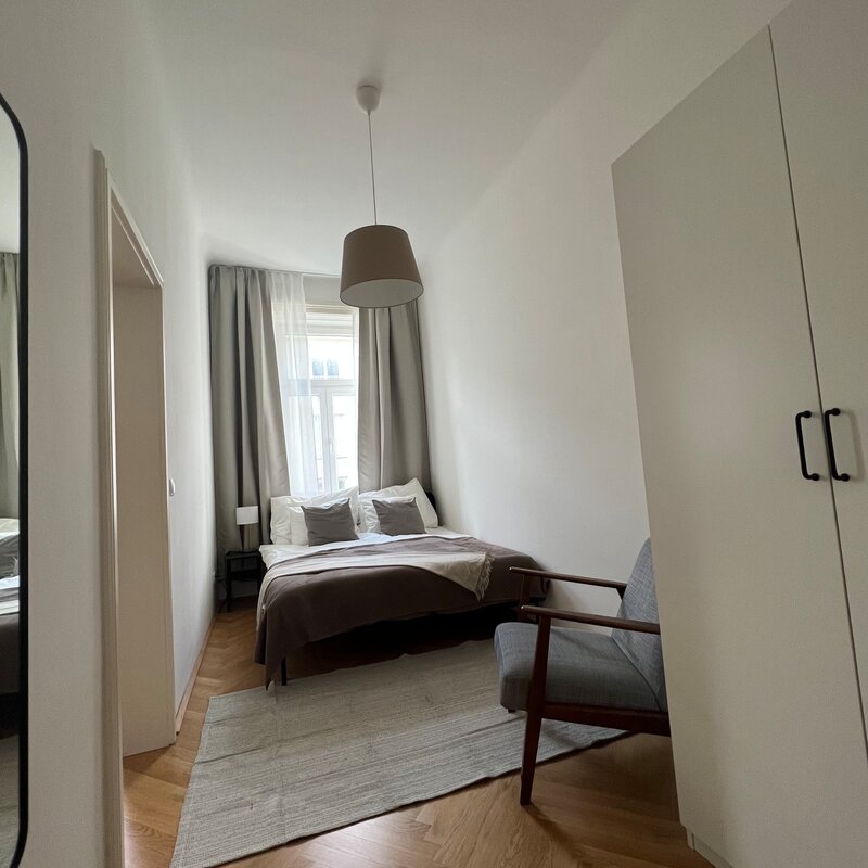 Bedroom with queen-size bed (160x200)