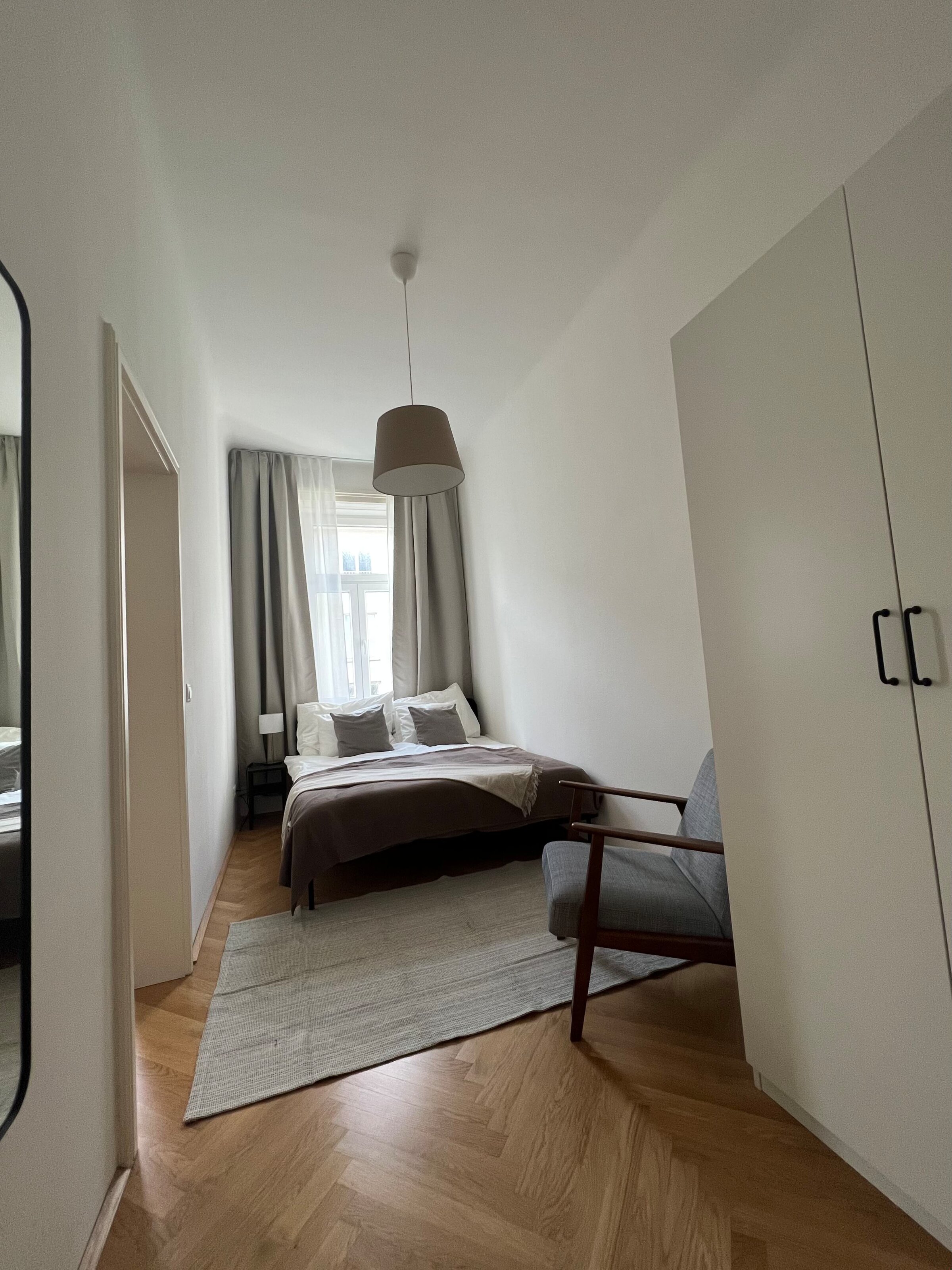 Bedroom with queen-size bed (160x200)