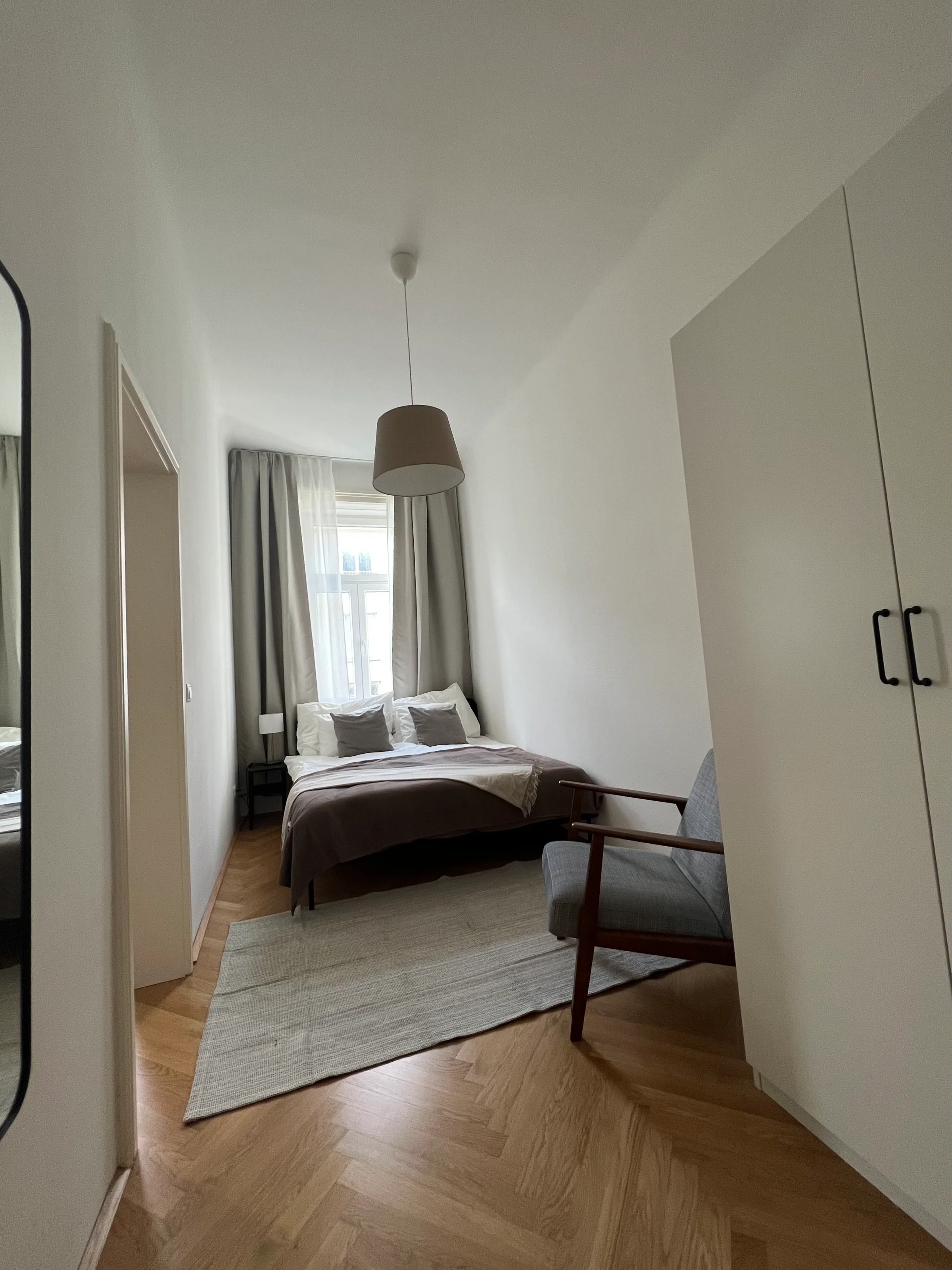 Schlafzimmer mit Queensize bed (160x200)