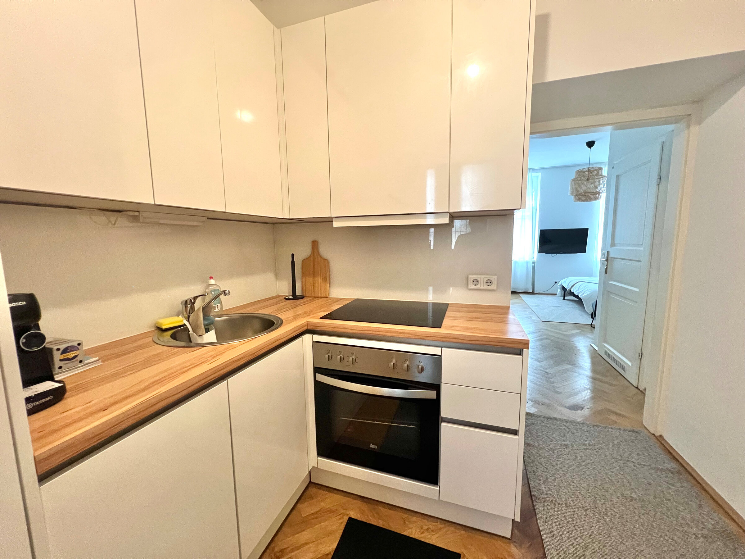 Equipped kitchen with fitted kitchen and dishwasher