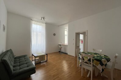 Bright living room with dining table & sofa – 3-room apartment, short-term rental, temporary housing 1 to 6 months, Vienna
