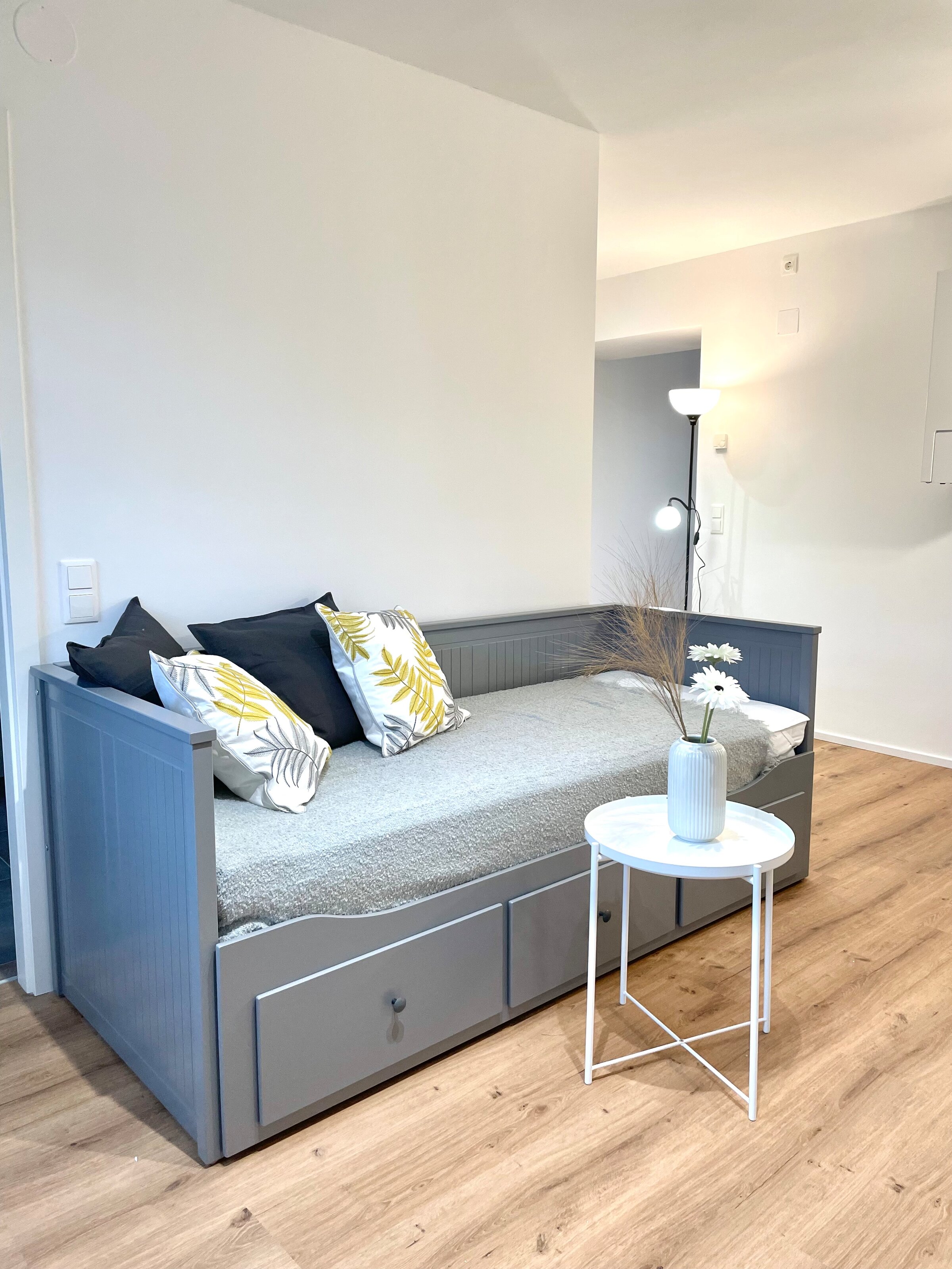 Sofa/day bed (possibility as a double bed)