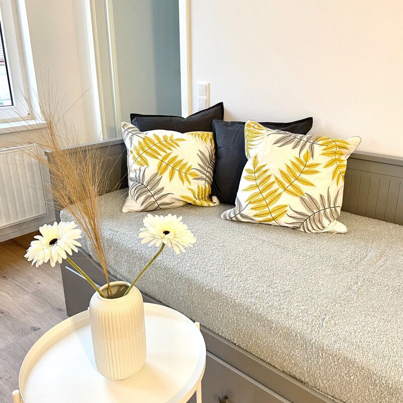 Sofa/day bed (possibility as a double bed)