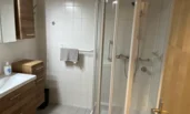 bath room with shower