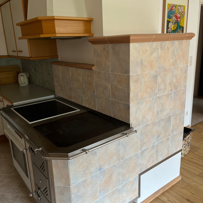 Küchenherd mit Kachelofen