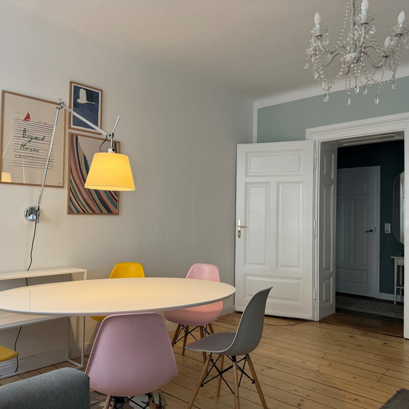 Bright dining area with chandelier – 3-room apt, short-term rental & temporary housing for 1 to 6 months, Salzburg