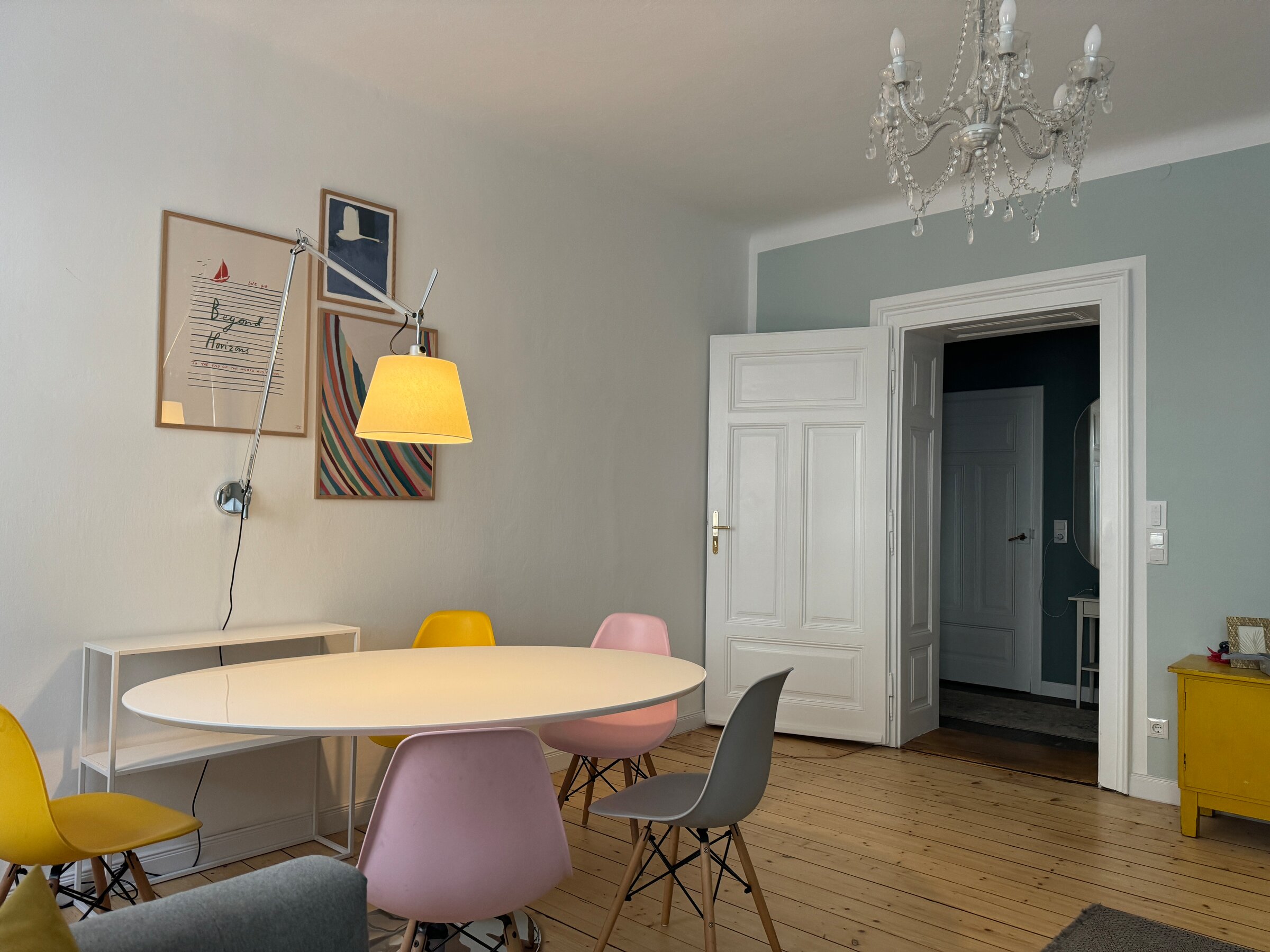 Bright dining area with chandelier – 3-room apt, short-term rental & temporary housing for 1 to 6 months, Salzburg