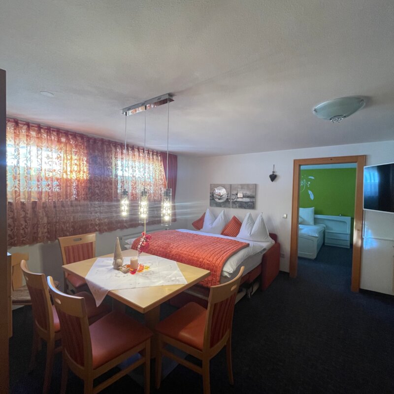 Schlaf- und separater Wohn- und Schlafbereich