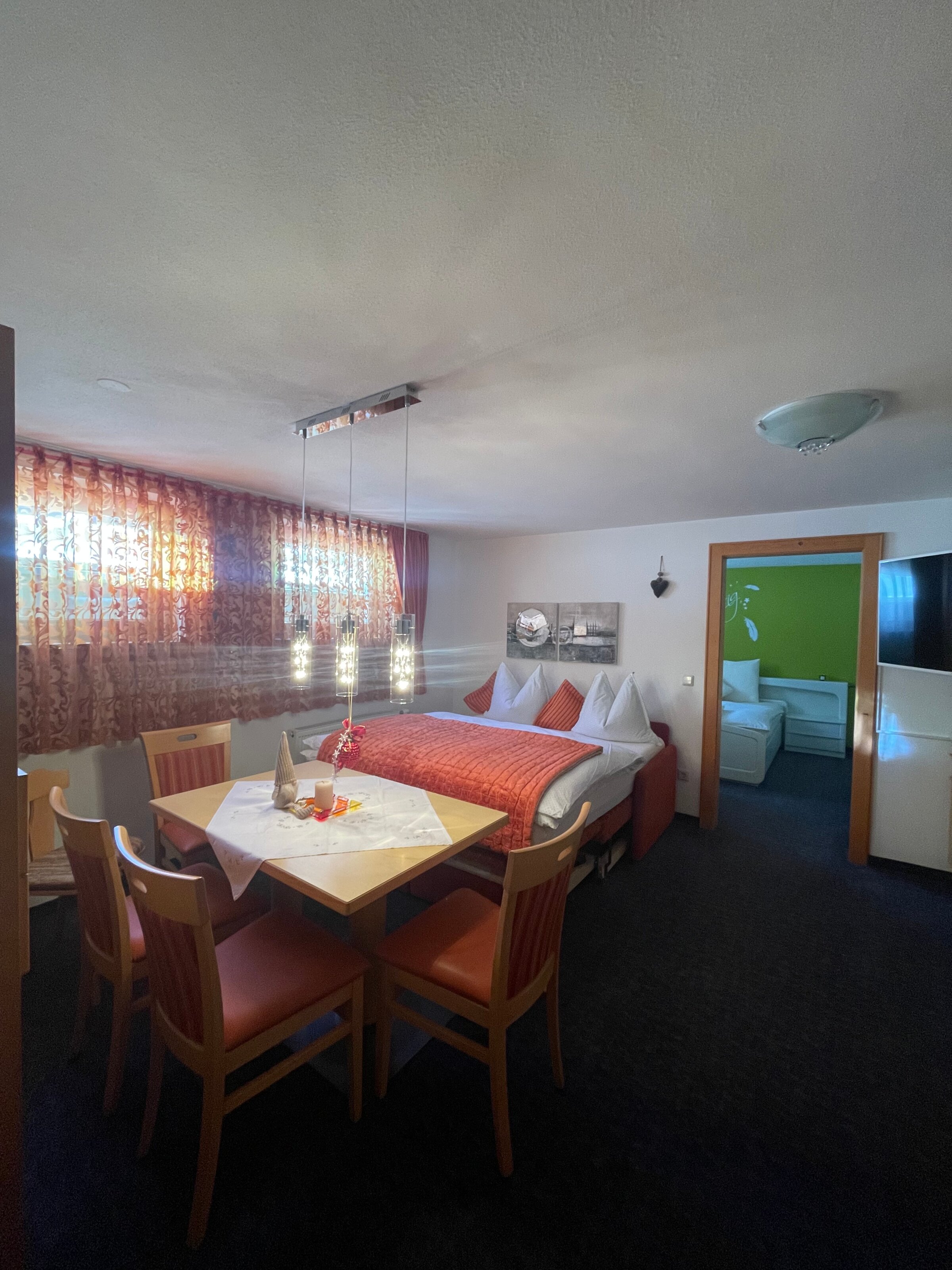 Schlaf- und separater Wohn- und Schlafbereich