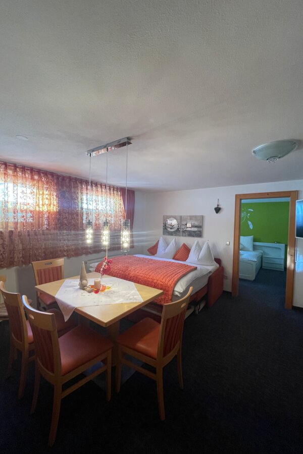 Schlaf- und separater Wohn- und Schlafbereich