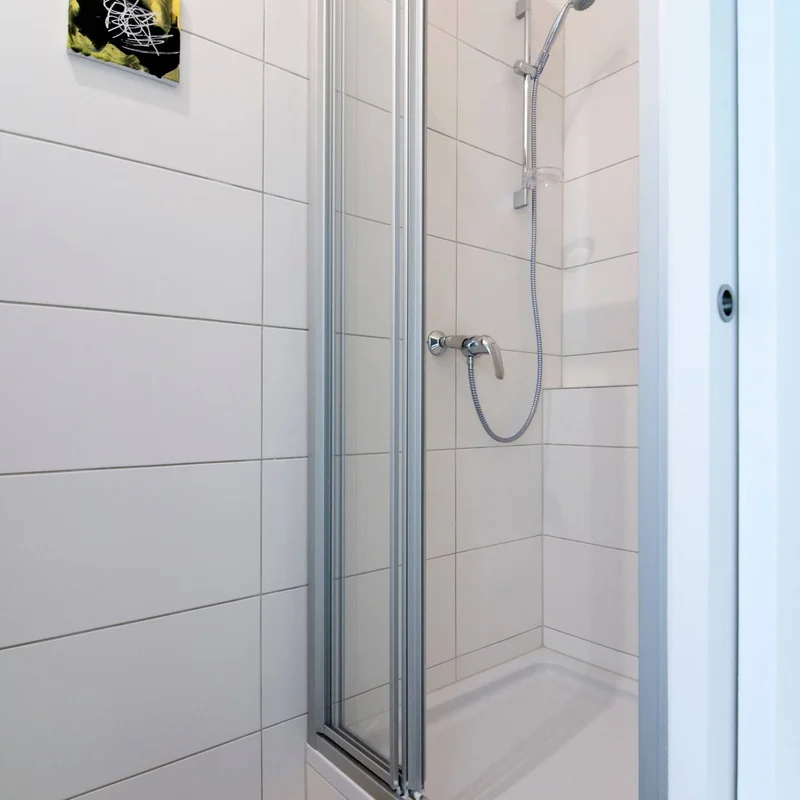 Badezimmer mit Dusche