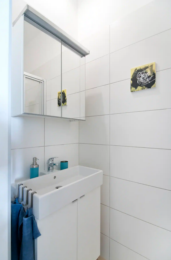 Badezimmer mit Waschtisch