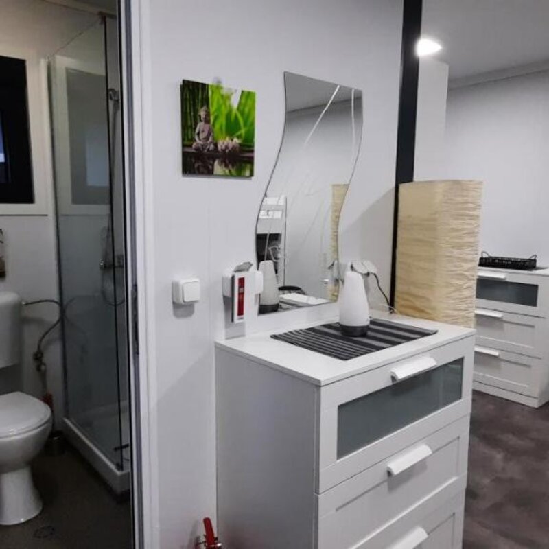 mit Dusche und WC