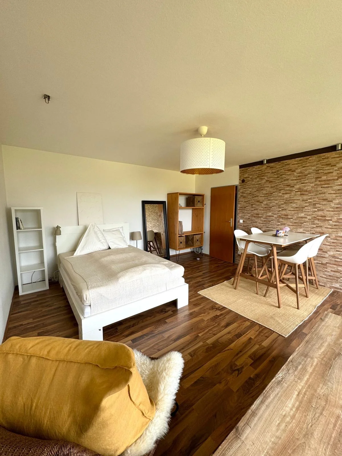 Wohn- und Schlafzimmer