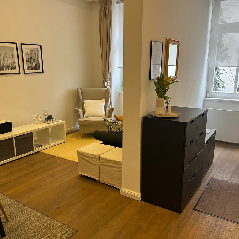 Bright living area, modern style – 2-room apartment for short-term rental, temporary housing for 1 to 6 months in Vienna